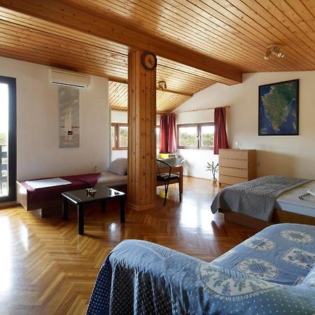 Apartments Natali Ровин Екстериор снимка