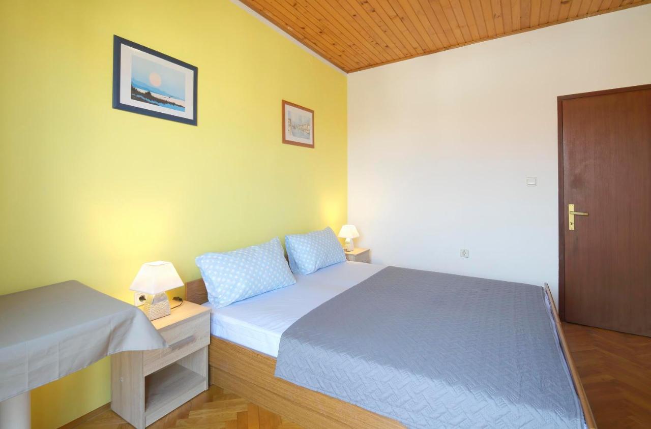 Apartments Natali Ровин Екстериор снимка