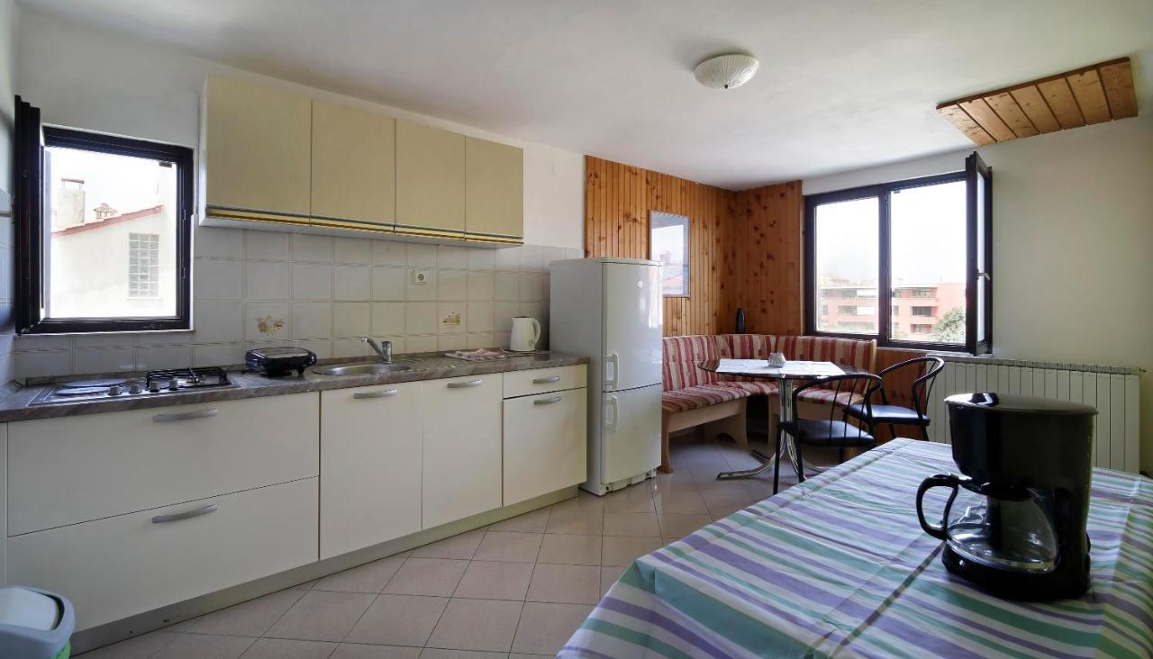 Apartments Natali Ровин Екстериор снимка