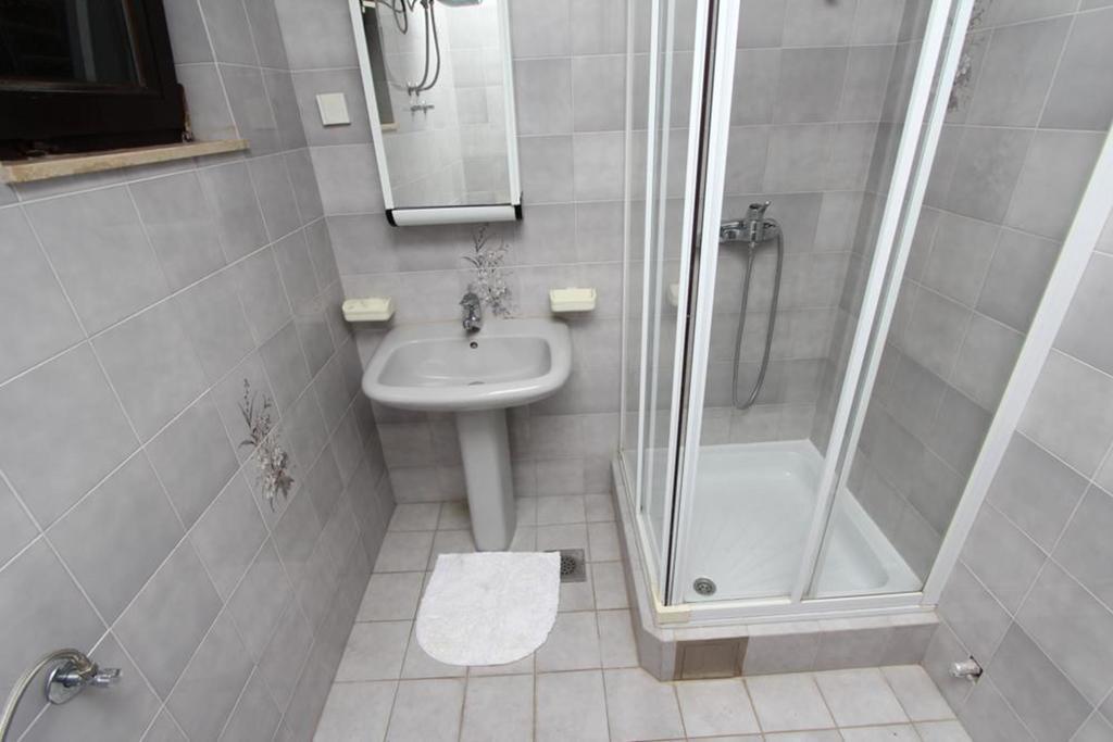 Apartments Natali Ровин Екстериор снимка