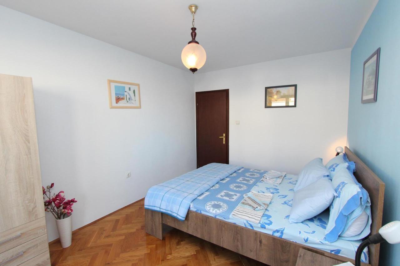 Apartments Natali Ровин Екстериор снимка