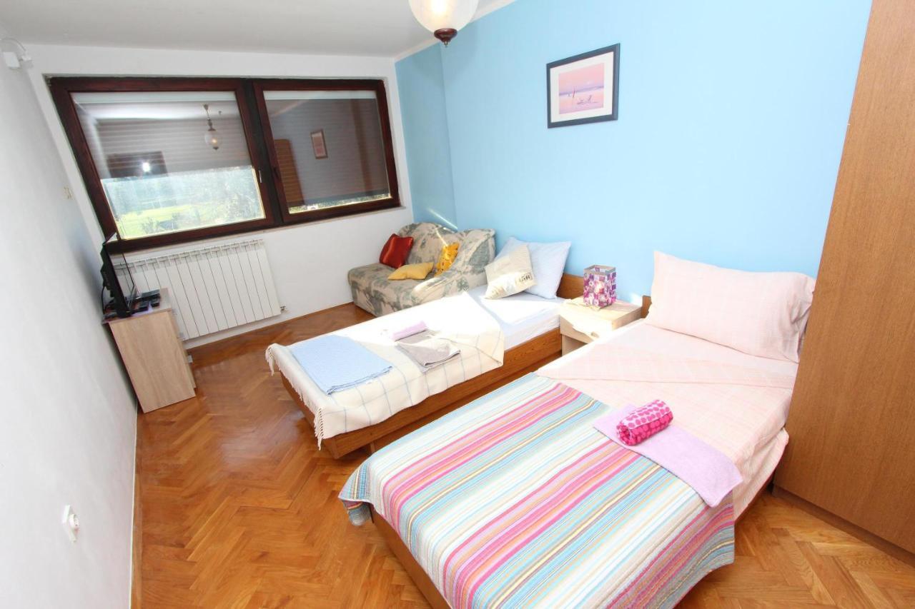 Apartments Natali Ровин Екстериор снимка