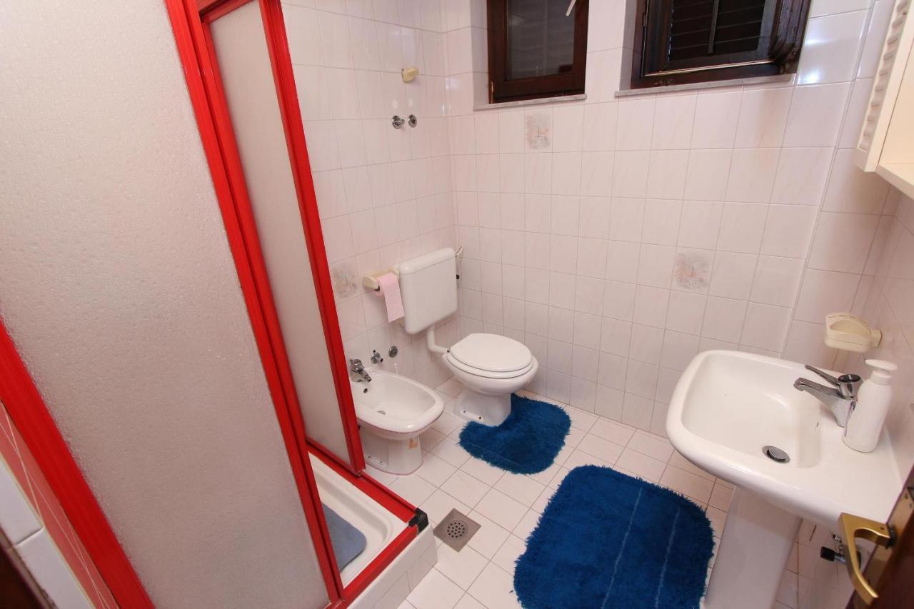 Apartments Natali Ровин Екстериор снимка